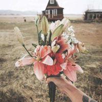 一女多男的共妻肉辣文快穿 掀起裙子从后面挺进她身体