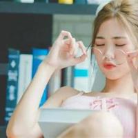 409驾校情缘半推半就;三个男人一起舔我好爽