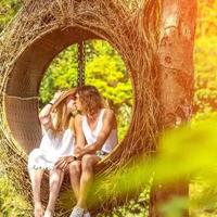 他扒开我的胸罩吮我的奶*（叫出声来啊叫小东西一家三口）