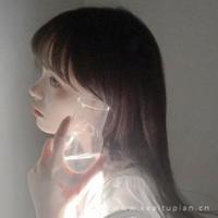 涨精装满肚子上学体育课，（男生亲亲的时候捏我的小兔兔）