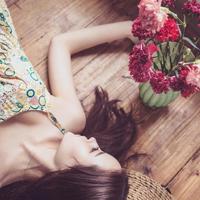 农村极度乱人伦的小说1一3续 含着她两个硕大的乳峰