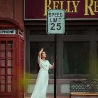 在车后座肉同事人妻 开始挣扎又半推半就从了