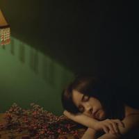 我半夜摸妺妺的下面好爽下载 被各种姿势C到高潮高H小说