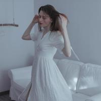 逛街的时候他打开震动 上课同桌把震动器夹在腿里