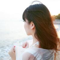 两个人在线观看直播：他的舌头弄得我爽水好多