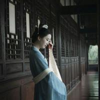 刘氏家族内乱换全章 英语老师解开裙子坐我腿中间