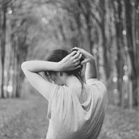 大哥慢点太大了哟啊痛 几人不断的挺腰撞击着她